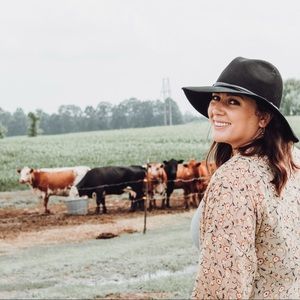 Meet your Posher, Caitlin